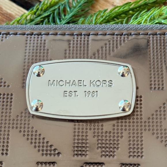 Michael Kors Silver Logo Wallet - Picture 2 of 12